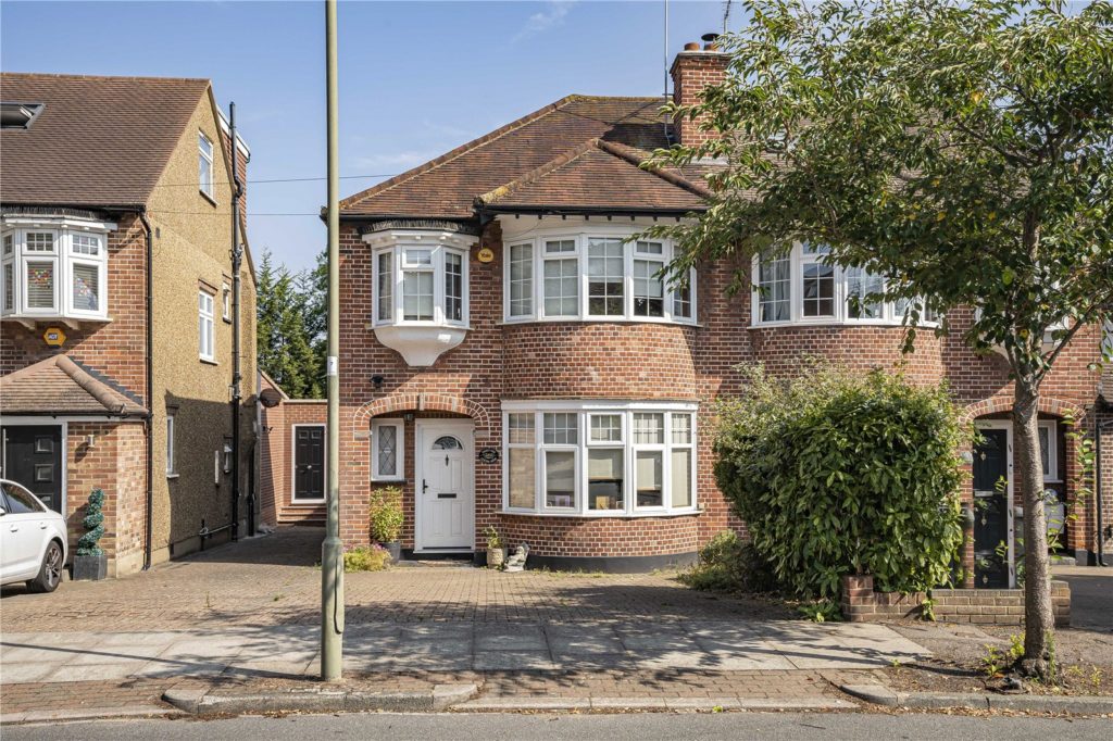 Lynton Mead, Totteridge