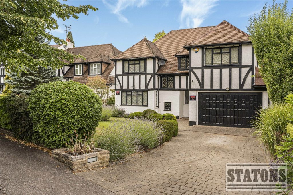 Lancaster Avenue, Hadley Wood