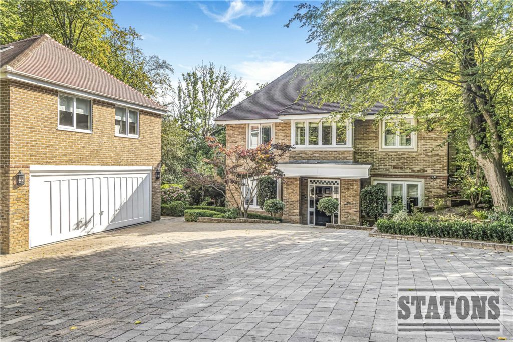 Burwood Place, Hadley Wood