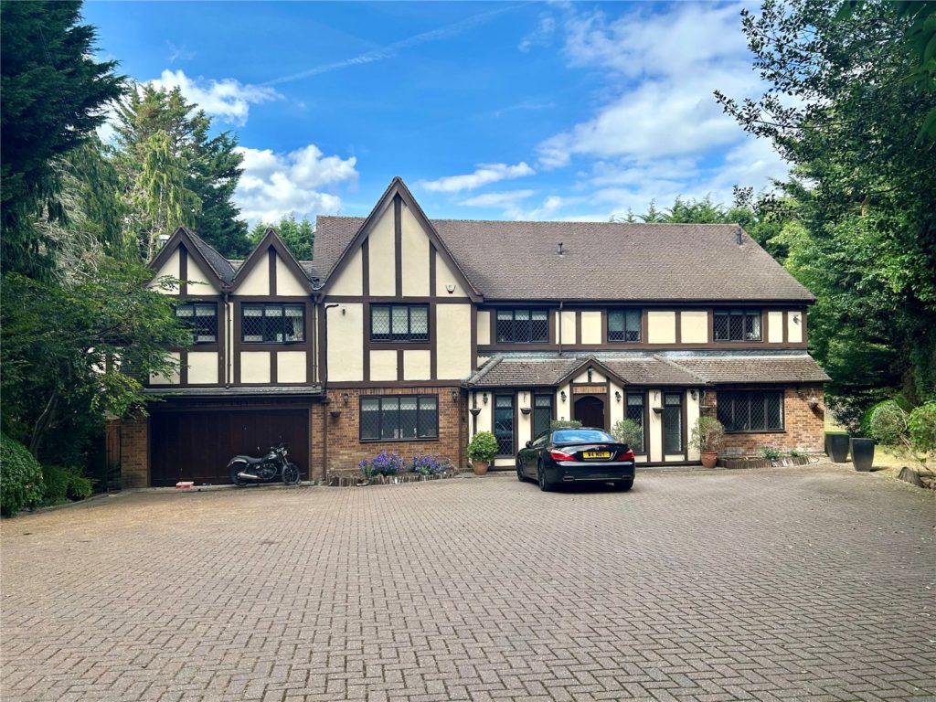Caldecote Gardens, Bushey