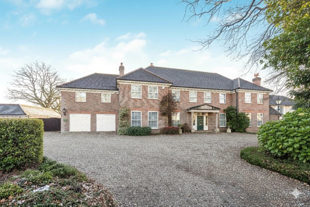 The Ridgeway, Cuffley