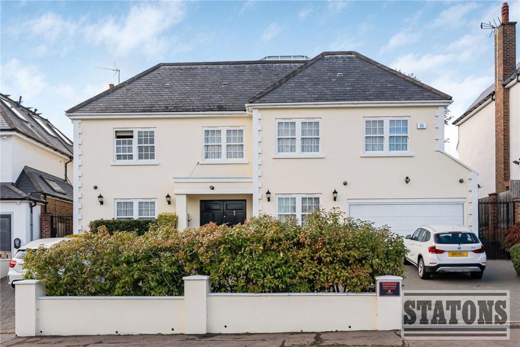 Broadgates Avenue, Hadley Wood