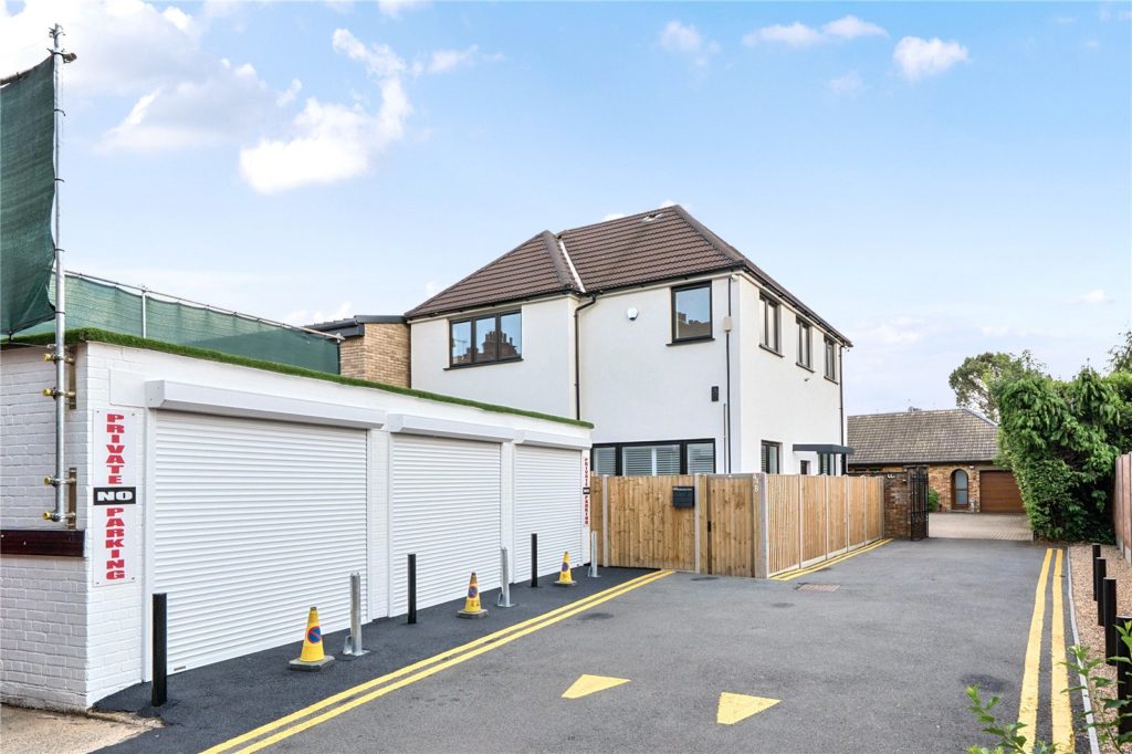 The Broadway, Mill Hill