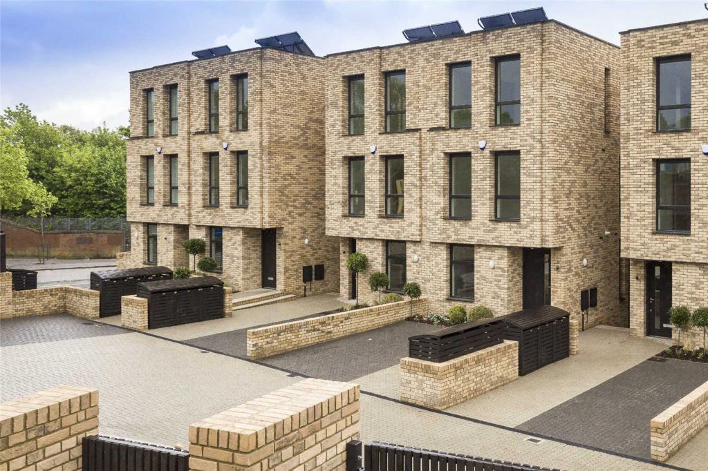 Lion Yard, Underhill