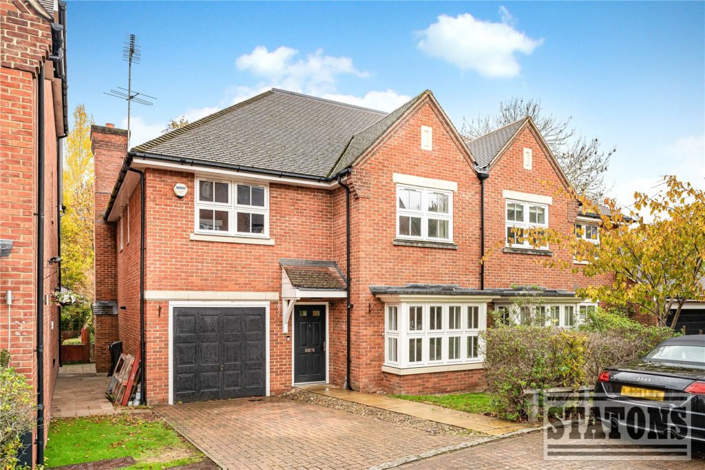 Douglas Close, Hadley Wood