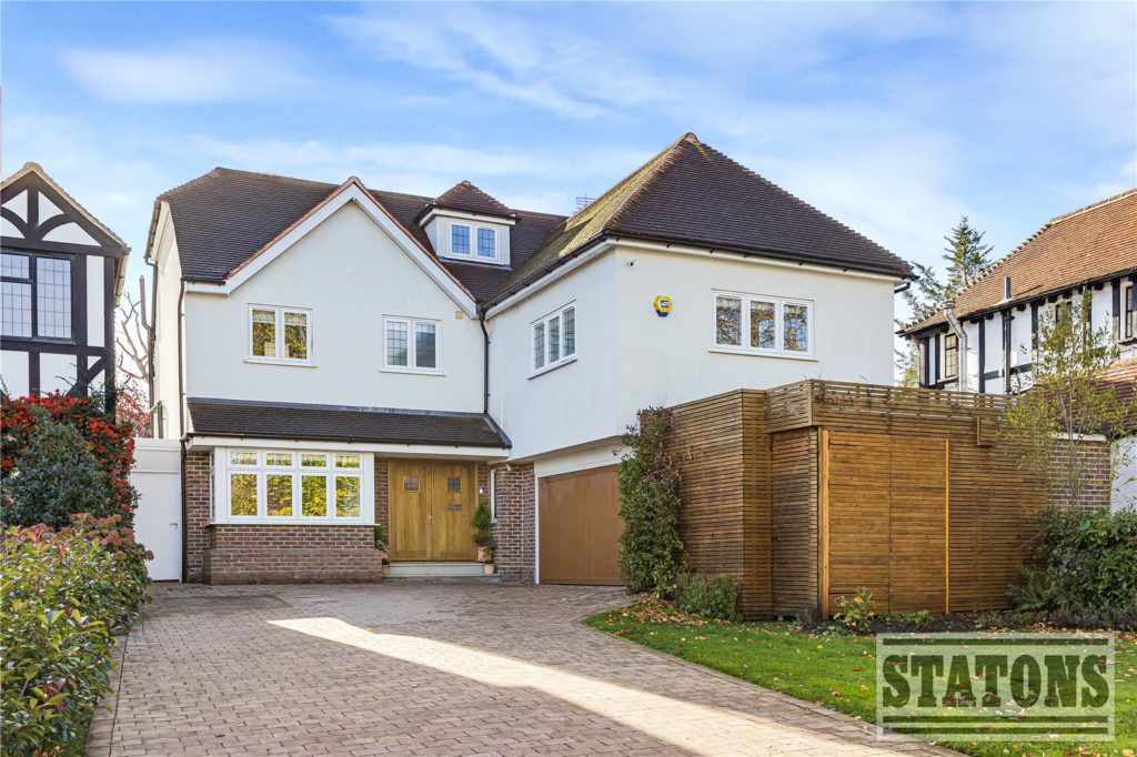 Lancaster Avenue, Hadley Wood