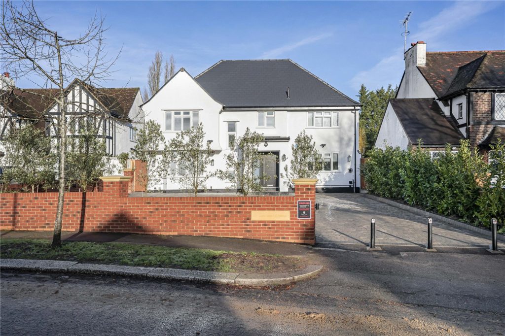 Lancaster Avenue, Hadley Wood