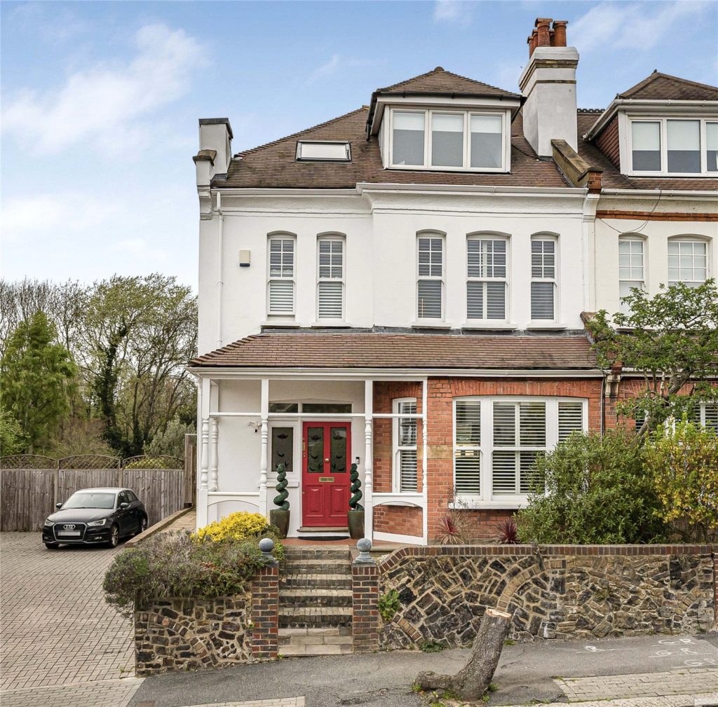 Fitzjohn Avenue, High Barnet