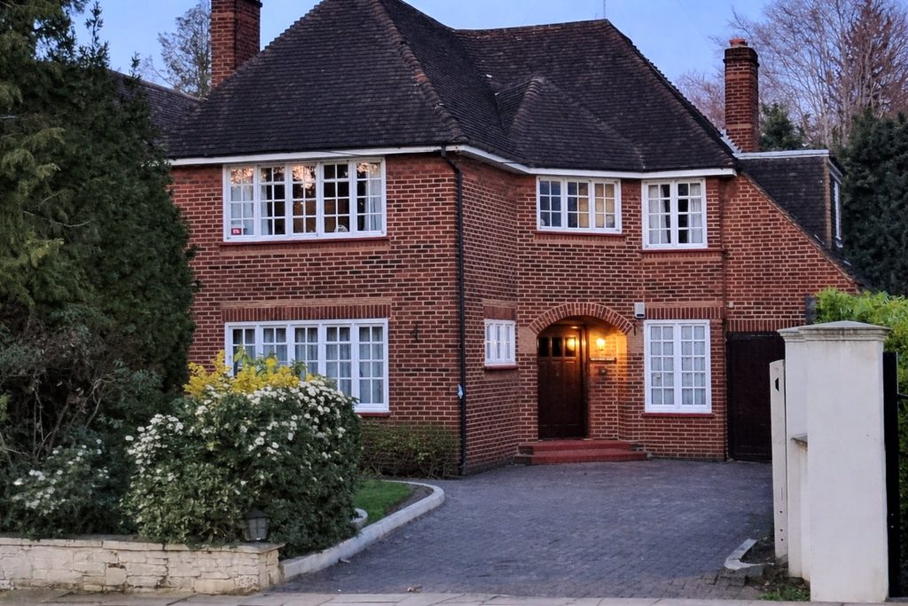 Oakleigh Park South, Whetstone