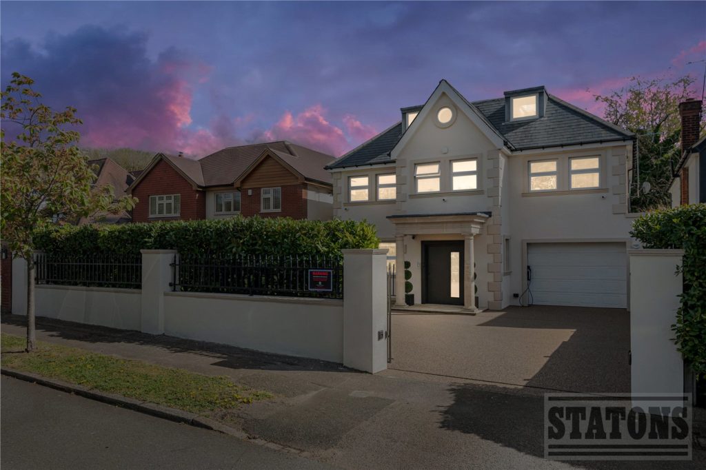 Parkgate Avenue, Hadley Wood