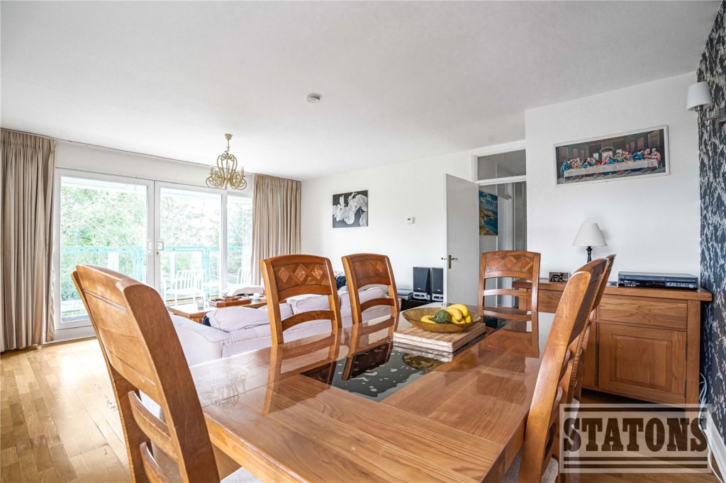 The Logans, Blenheim Road
