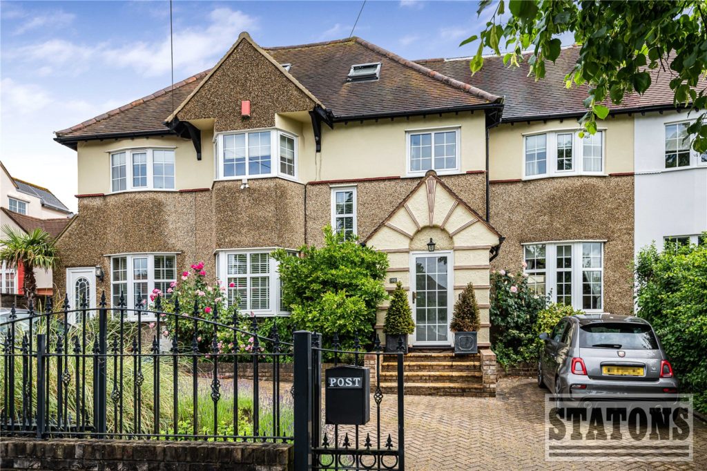 The Avenue, Potters Bar