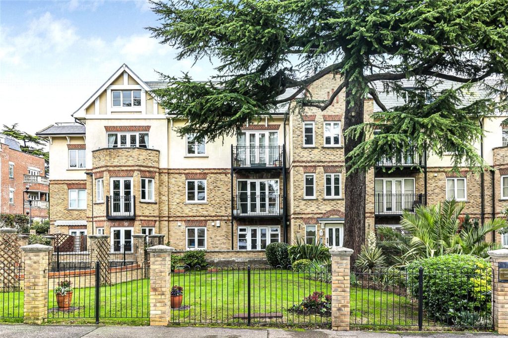 Village Road, Enfield