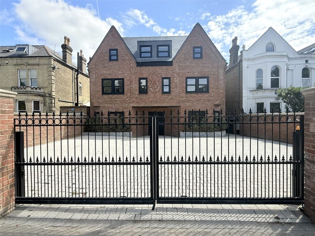 The Ridgeway, Enfield