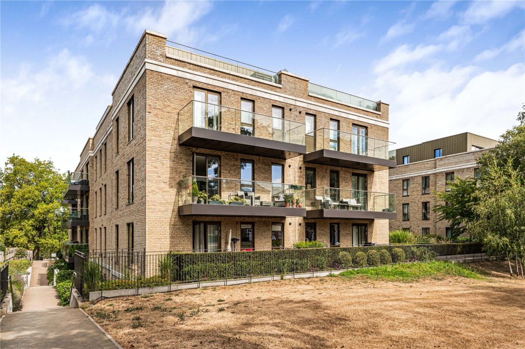 Daffodil Crescent, Barnet
