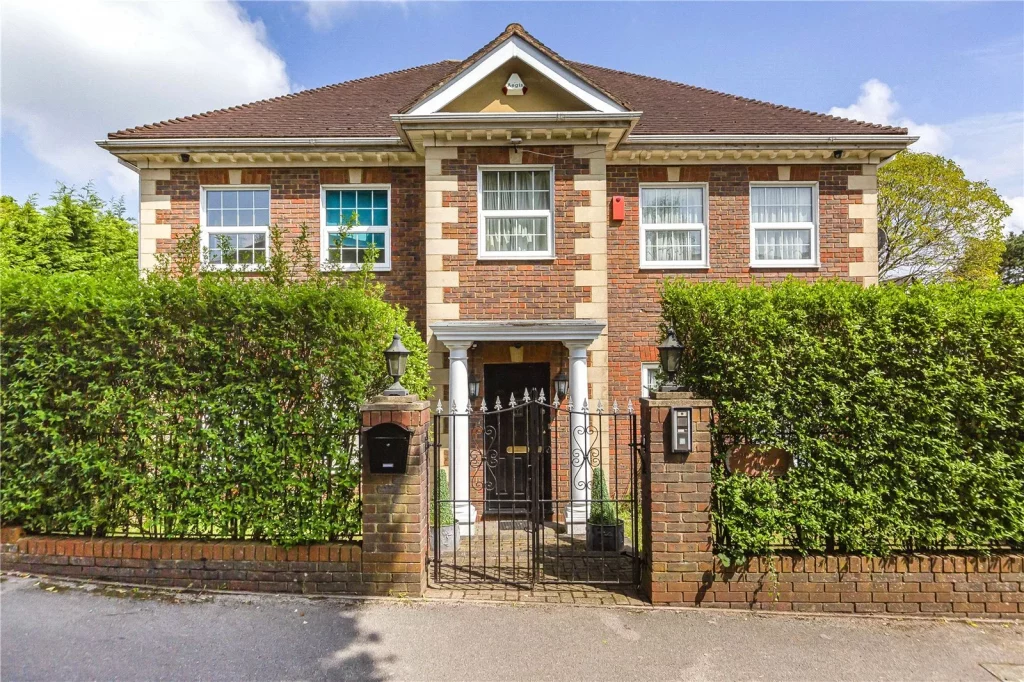 #3 Meadowbanks, Barnet Road