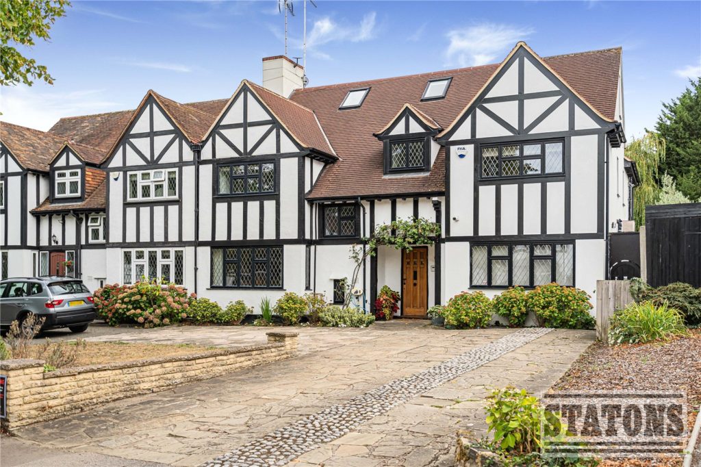Lancaster Avenue, Hadley Wood