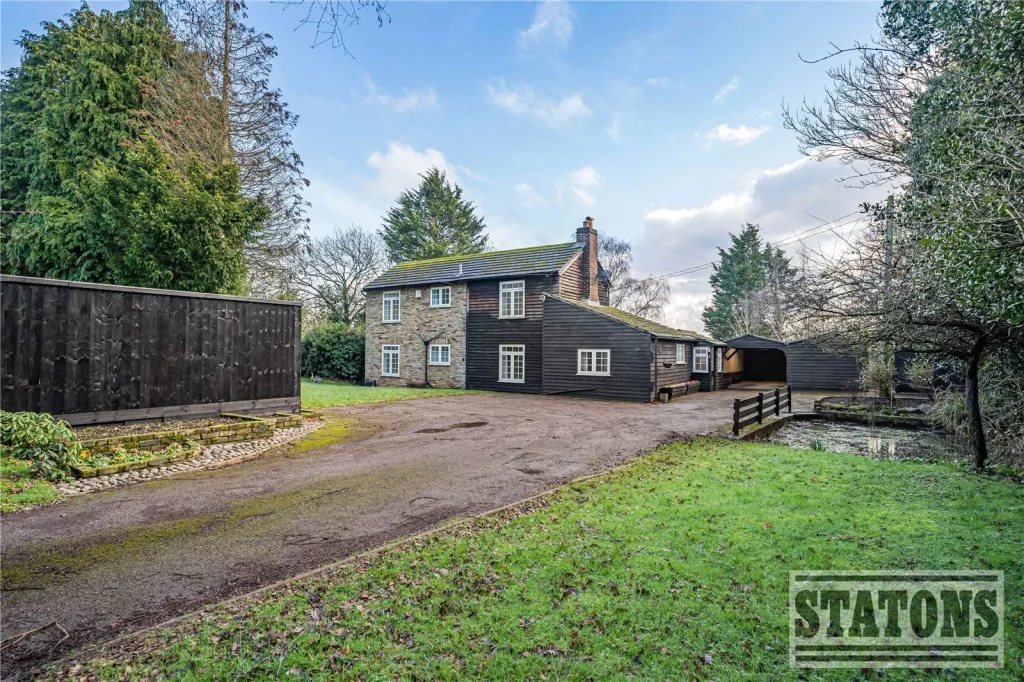 Buckettsland Lane, Well End - SOLD